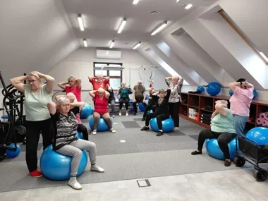 W Babimoście seniorzy połączyli ruch, relaks i słodkie świętowanie
